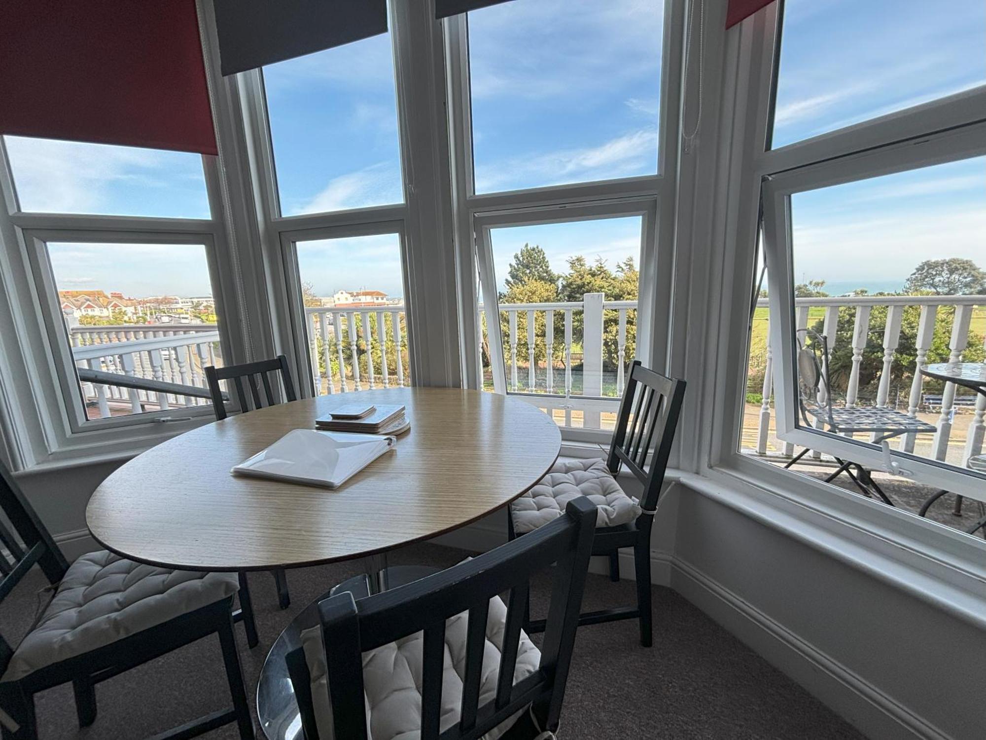 Seabreeze Apartment 伊斯特布恩 外观 照片